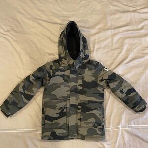 Abercrombie & Fitch Camouflage Puffer Coat - Boys (Size 7/8) - Like New
